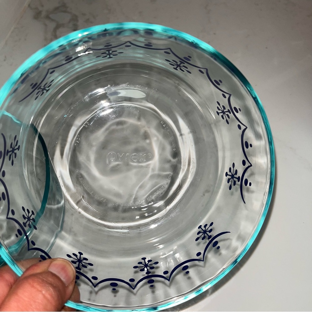 Pyrex Blue Snowflake Pattern - Picture 2 of 3